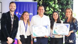 &nbsp;Equipo de Latam Airlines Colombia tras recibir lacertificación Friendly Biz, primera aerolínea del país en lograrlo.
