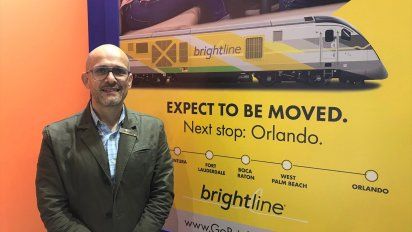 Gabriel Martínez durante la presentación de Brightline en la WTM Latin America.