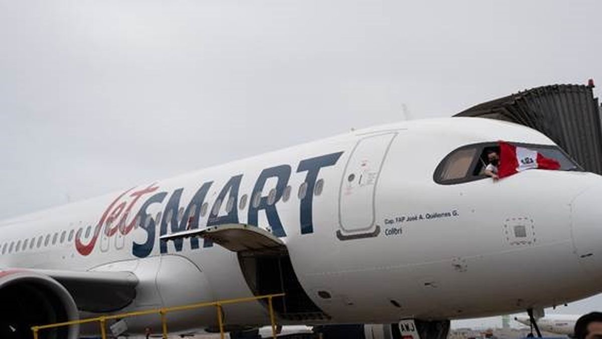 La aerolínea JetSmart ofrecerá 13 rutas y de ellas, 4 interregionales, sin la necesidad de pasar por Lima, proyectando transportar a más de 1 millón de pasajeros en su primer año de operación. - Ladevi Medios y Soluciones La aerolínea JetSmart ofrecerá 13 rutas y de ellas, 4 interregionales, sin la necesidad de pasar por Lima, proyectando transportar a más de 1 millón de pasajeros en su primer año de operación.