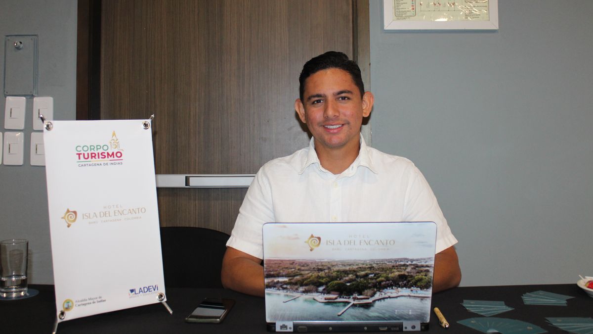 Luis Antonio Sierra Mendoza, Coordinador de Day Tour del Hotel Isla del Encanto durante la caravana de Cartagena en Bogotá.