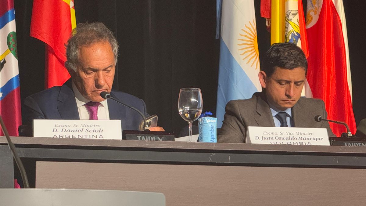 Daniel Scioli, ministro de Turismo de Argentina; y Juan Osvaldo Manrique, viceministro de Colombia.