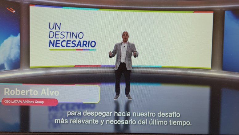 Roberto Alvo, CEO de Latam Airlines, presidió la videoconferencia.