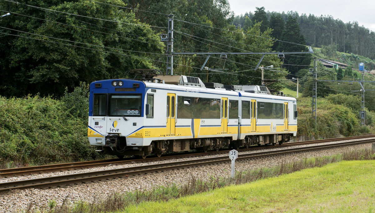 Uno de los trenes de Renfe que actualmente está en servicio en Asturias y Cantabria para rutas regionales.