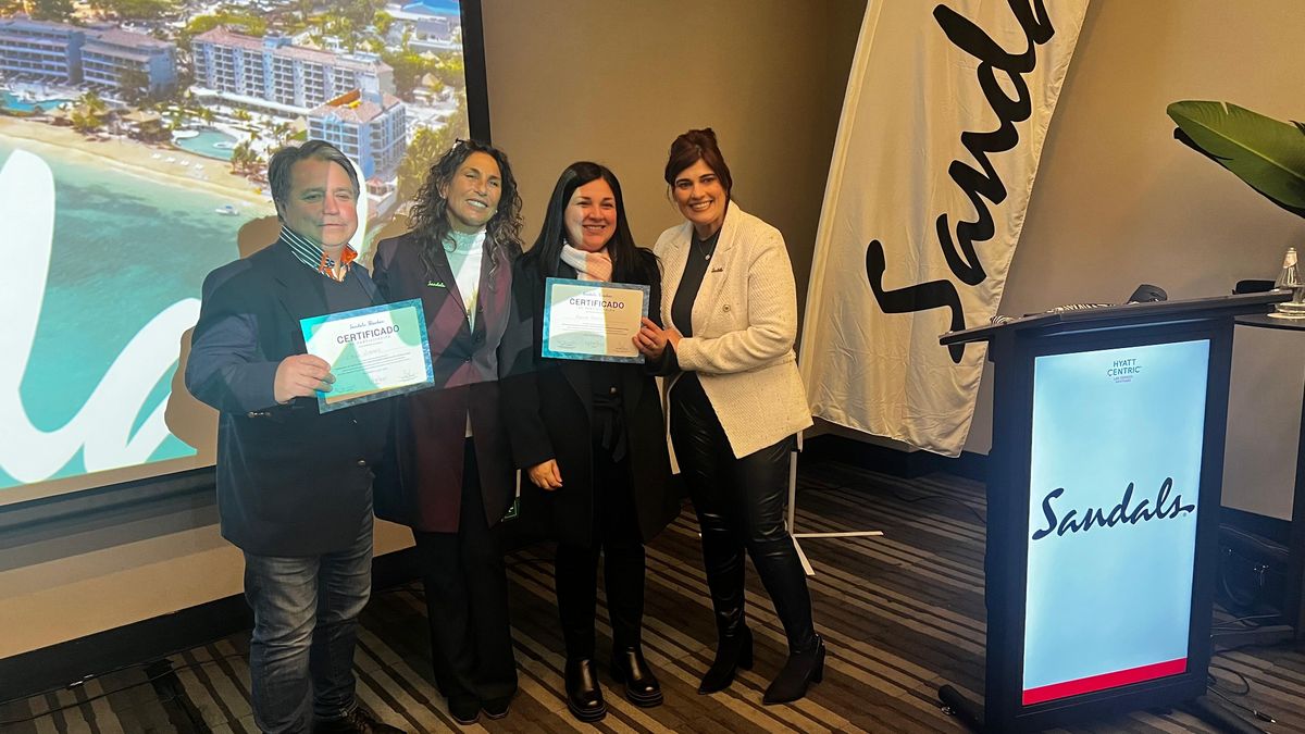 Profesionales fueron certificados por el conocimiento en productos de Sandals. Profesionales fueron certificados por el conocimiento en productos de Sandals.