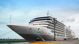 El crucero de lujo Silver Dawn, operado por Silversea, fue el primero en arribar a Manta en 2026.&nbsp;