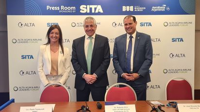 En el comienzo de la gran cita de las líneas aéreas de la región: Paola Tamburelli, Roberto Alvo y José Ricardo Botelho. &nbsp;