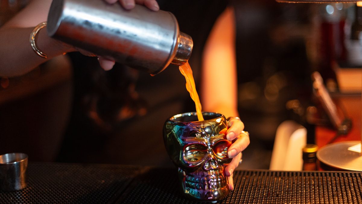 Bogotá se consolida como destino para amantes de la coctelería con espacios que elevan el arte de mezclar.