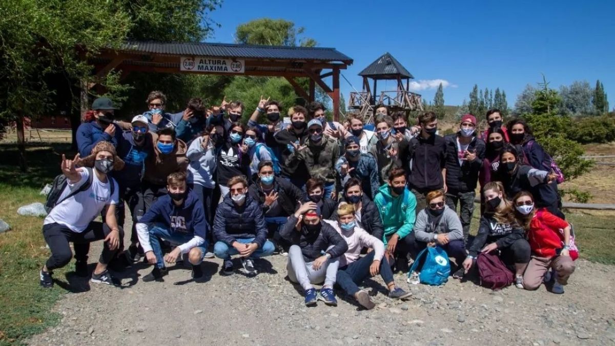 Alumnos del último año del nivel secundario, correspondientes a escuelas privadas y públicas, tendrán un subsidio de $ 30 ml cubrir sus viajes de egresados a destinos ubicados dentro de la provincia de Buenos Aires.