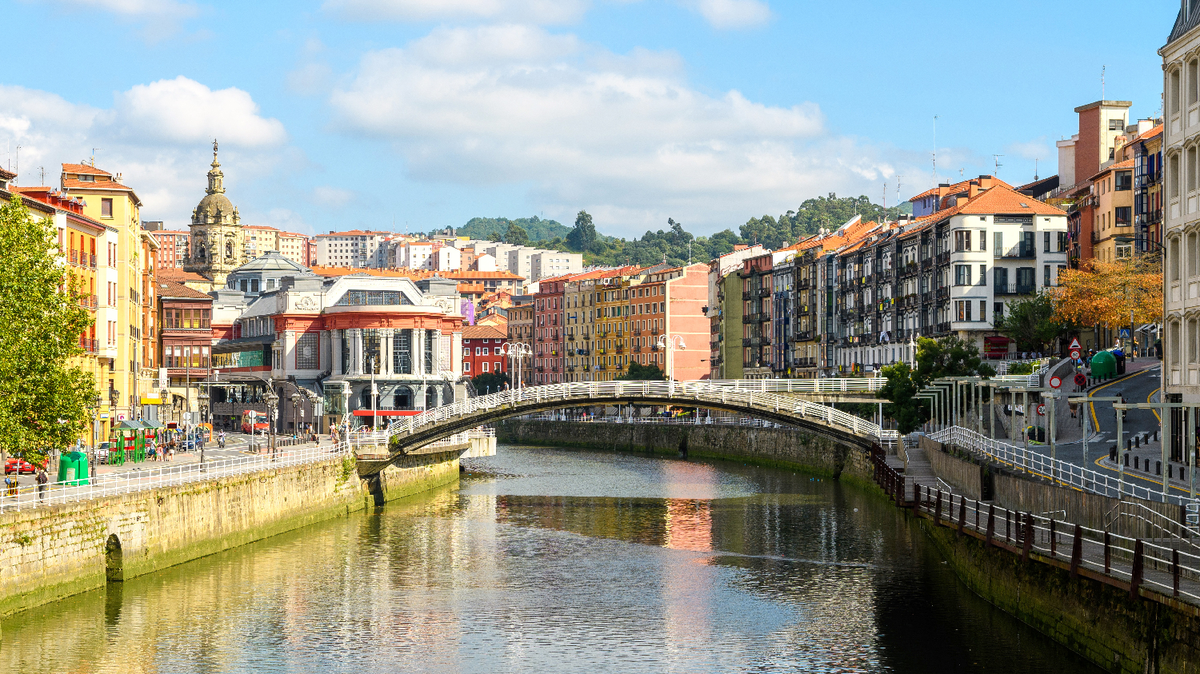 Los canales son ideales para hacer paseos en el día. Los canales son ideales para hacer paseos en el día.