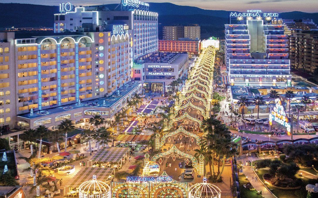 Una de las avenidas principales del complejo de Marina dOr (Castellón).