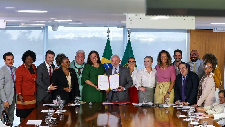 El presidente de Brasil, Luiz Inácio Lula da Silva, durante la sanción de las leyes que protegen el Carnaval y la música Axé.