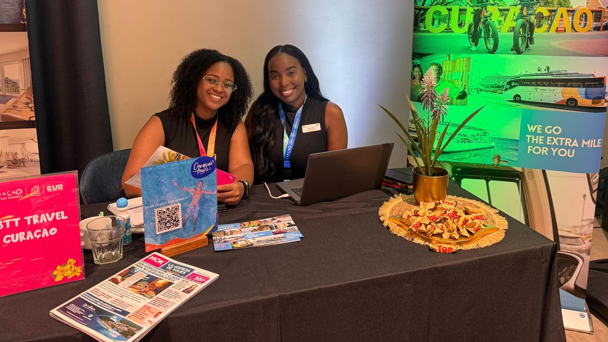 Stand de FBTT Tourism Curazao, durante las reuniones uno a uno en el marco del Latin American Trade Symposium. 