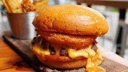 Gastronomía en Buenos Aires: para disfrutar las hamburguesasde Burger54 desde el vehículo, la cadena brinda el servicio de Drive Thru en ellocal de Nordelta.&nbsp;