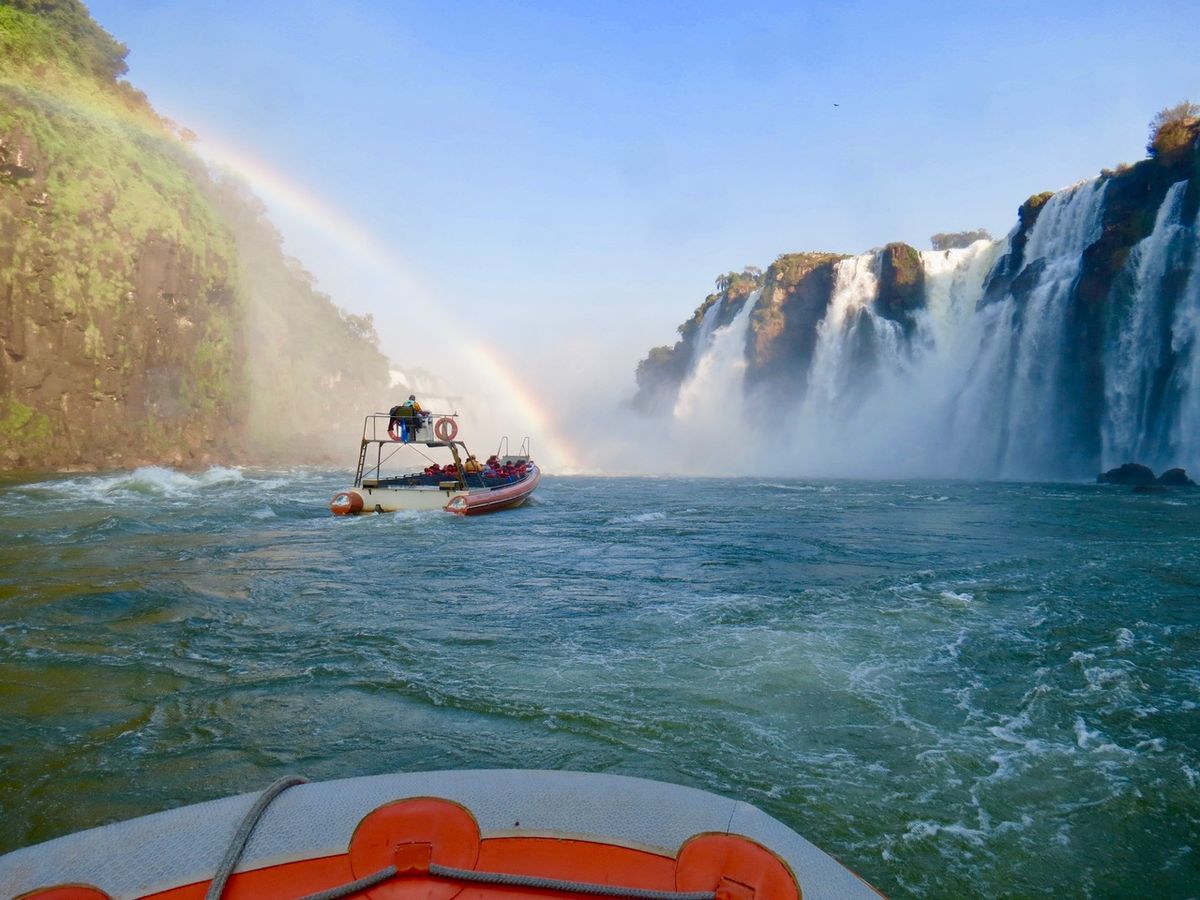 Escapadas de fin de semana: el paseo en lancha por las Cataratas del Iguaz&uacute; es una experiencia muy recomendada durante una visita al parque.&nbsp;