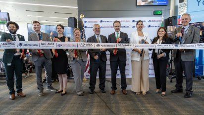 La ceremonia de inauguración del nuevo vuelo de Aeroméxico se llevó a cabo en el Aeropuerto Internacional Washington Dulles (IAD).