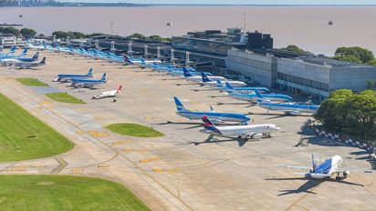 El Aeroparque Jorge Newbery es uno de los más importantes de Argentina y el único en la Ciudad Autónoma de Buenos Aires. El Aeroparque Jorge Newbery es uno de los más importantes de Argentina y el único en la Ciudad Autónoma de Buenos Aires.