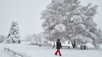 Tras las intensas nevadas, Bariloche consolida la reactivación turística. La nieve acumulada en el Cerro Catedral permitió habilitar nuevos sectores en las pistas de esquí.