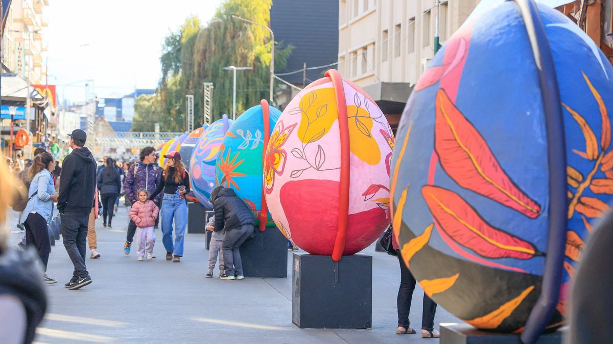 En Semana Santa, Bariloche vuelve a convertirse en escenario de la Fiesta Nacional del Chocolate, un evento que convoca a miles de visitantes y que ya forma parte de la identidad cultural local.