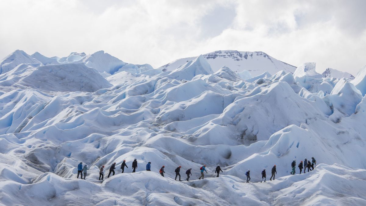 Escapadas a la Patagonia:  el trekking sobre el Glaciar Perito Moreno es una de las excursiones más recomendadas. 