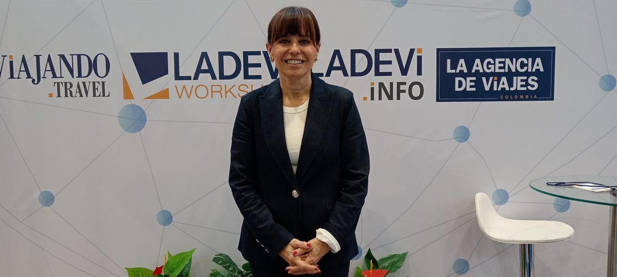 Malena Omoldi, directora comercial de Bahía Príncipe para América Latina en el stand de Ladevi.