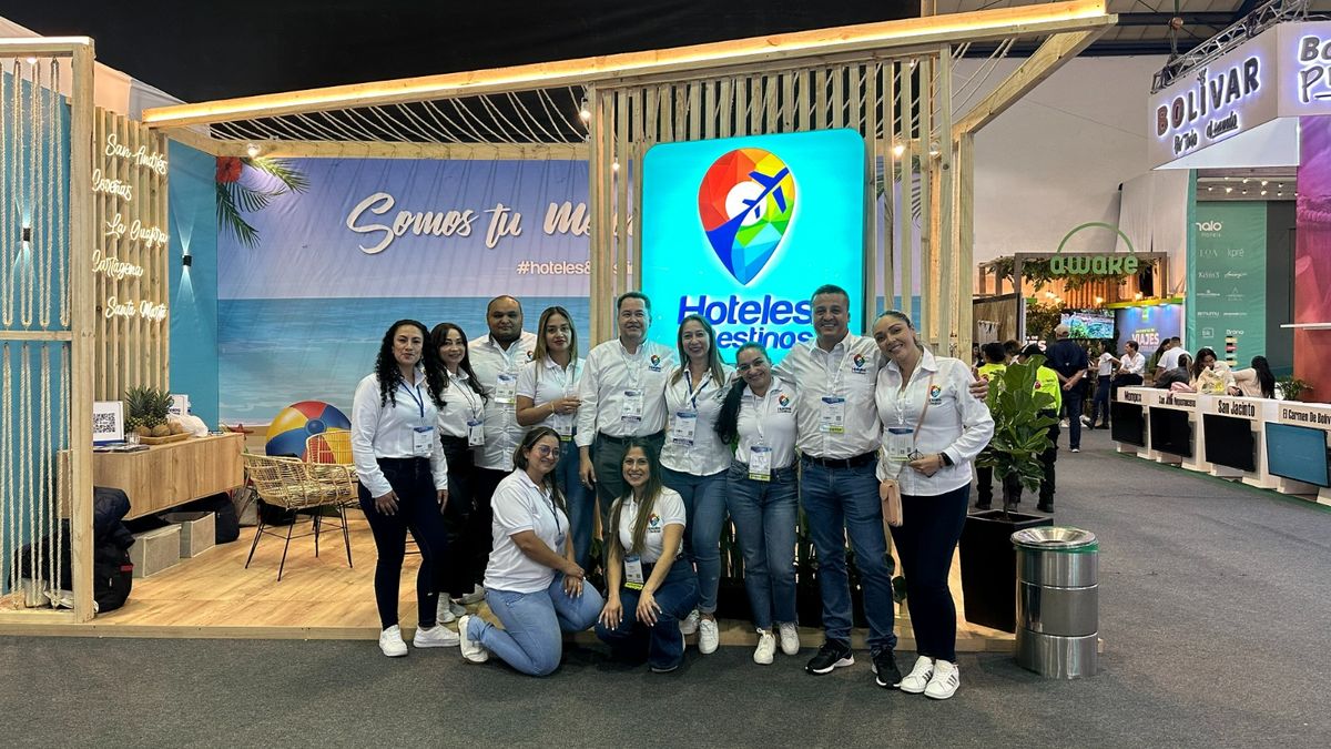 Equipo de Hoteles y Destinos en la Vitrina Turística Anato 2023.