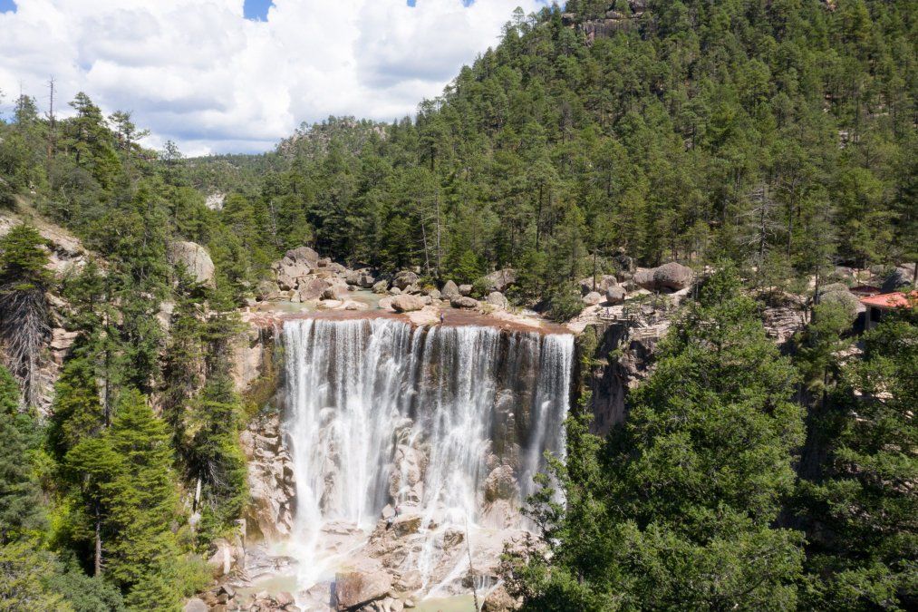El Aeropuerto Regional se ubica en el municipio de Bocoyna, en la Sierra Tarahumara, a tan solo tres kil&oacute;metros de la Ciudad de Creel.