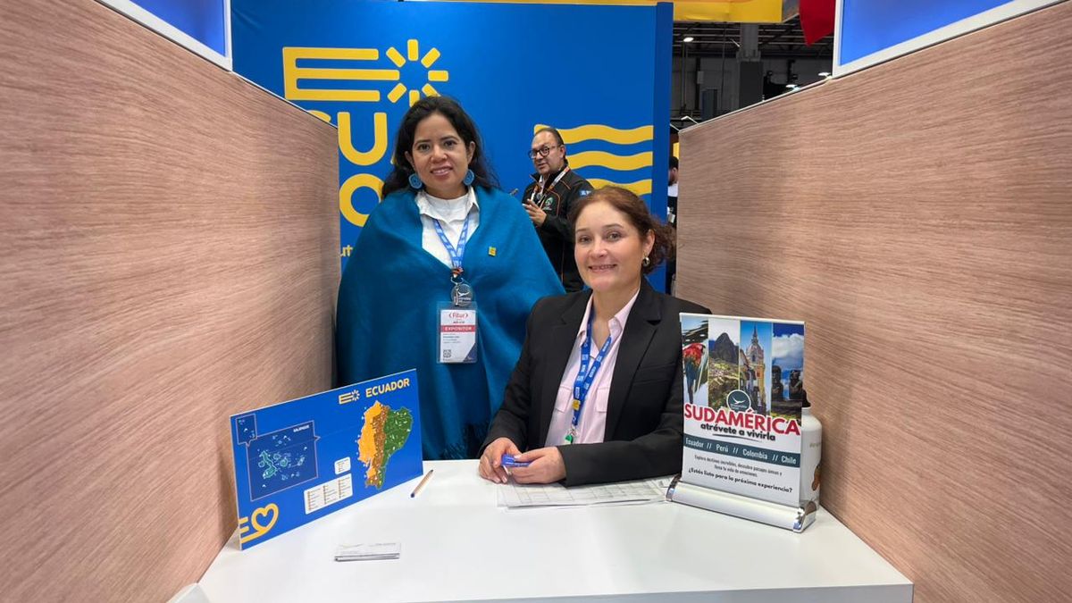 Karem Irigoyen y Flor Gaona, de tour operador Responsible Travel. Fitur 2026.