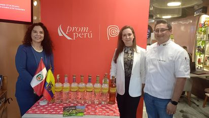 La sommelier Zoila Pino; Fanny Thivierge, especialista de Turismo de PromPerú; y Juan Andrés Castro, chef de Maqya.&nbsp;
