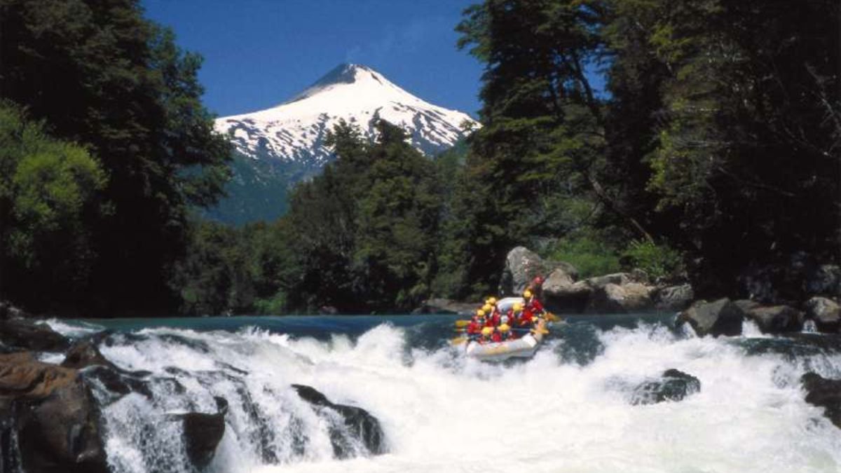 Pucón es uno de los destinos que más saturación turística podría tener en Chile producto del crecimiento del turismo.