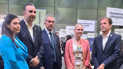 Laura Teruel, Gustavo Hani, Daniel Scioli, Natalie Recio y Andrés Deyá.
