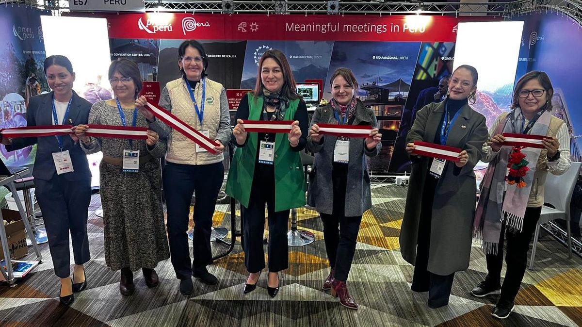 Inauguración del stand de PromPerú en BTE. 