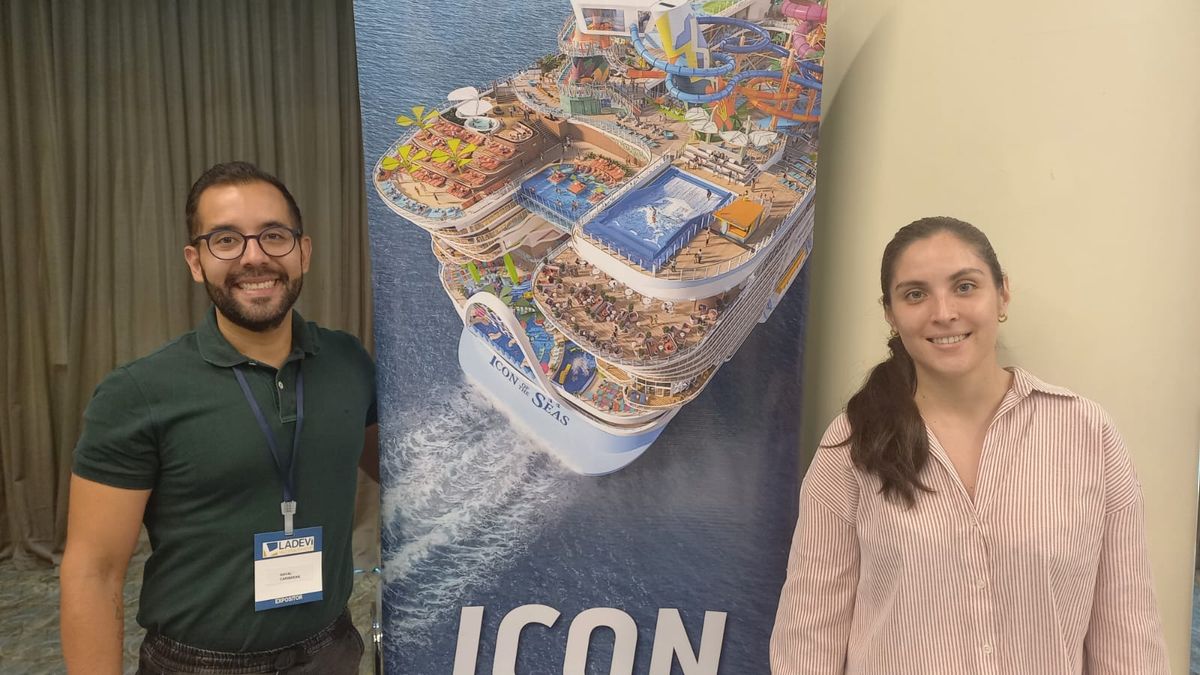 Jean Malavé, representante regional de Royal Caribbean Viajes Amazonas; y Ma. Isabel Guerra, representante de Viajes Amazonas región Costa, en el Ladevi Workshop en Guayaquil.