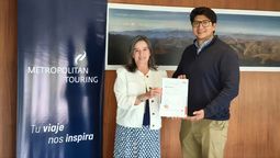 Paulina Burbano de Lara, presidenta ejecutiva de Metropolitan Touring, y Luis Calderón, representante SGS.&nbsp;