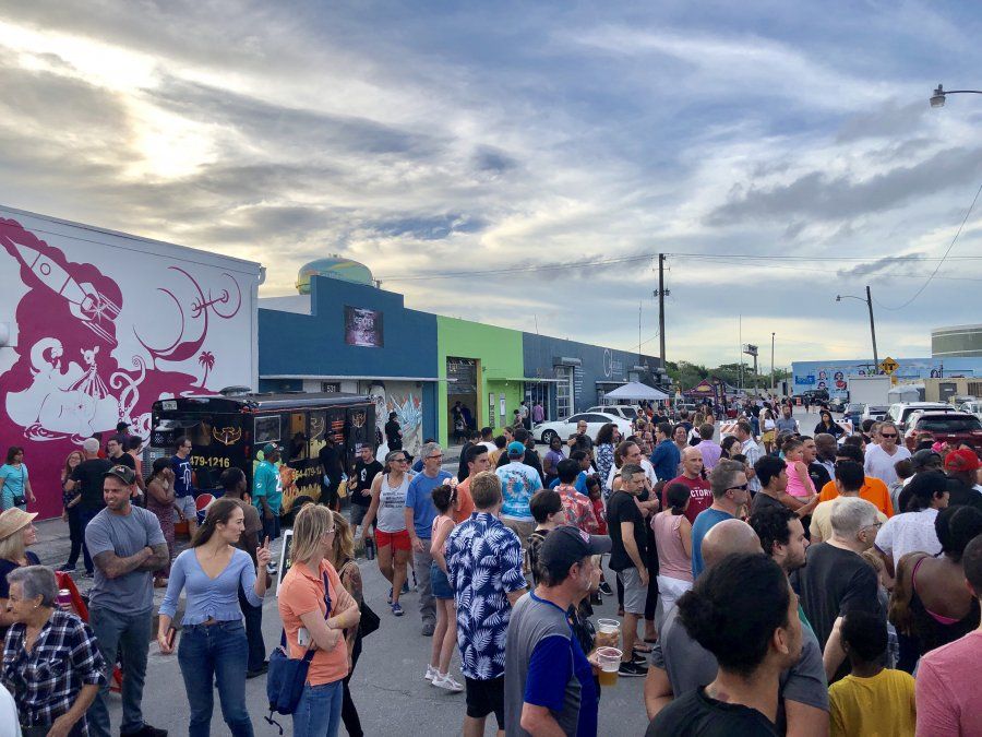 FAT Village (Flagler, Art and Technology) se encuentra en el Downtown de Fort Lauderdale, a unos 5 km. de la playa y a 7 km. del aeropuerto.