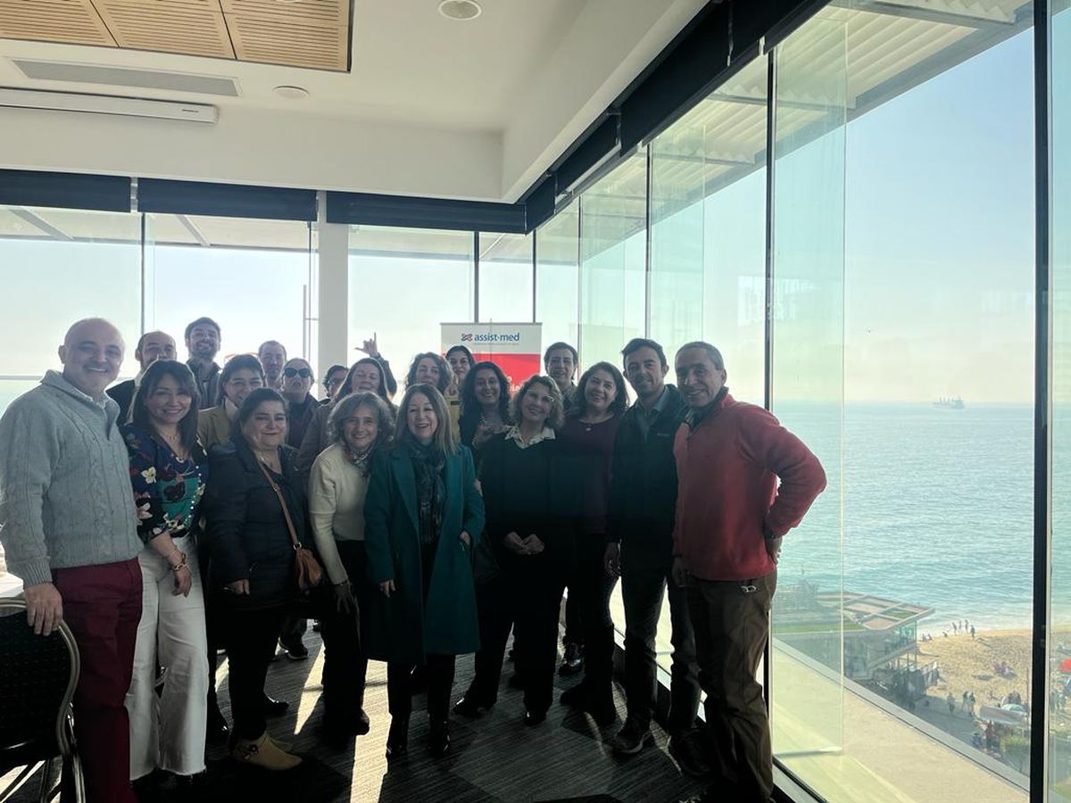 Assist-med celebró las ventas y acogida de sus productos con un almuerzo de camaradería para agentes de viajes de la Región de Valparaíso. 