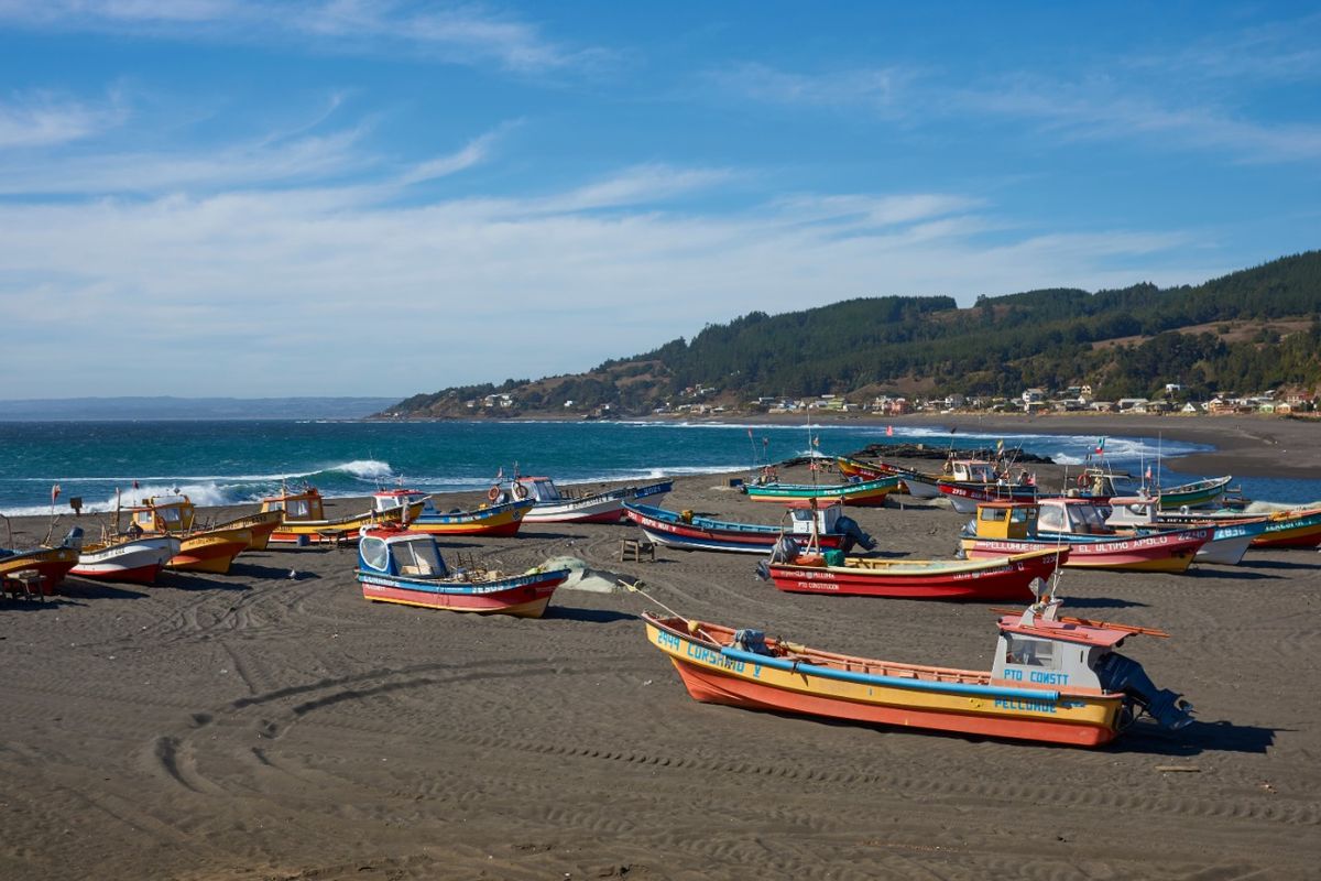 La costa del Maule combina playas tranquilas y cociner&iacute;as donde el sabor y la abundancia son protagonistas.