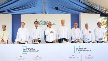 Los funcionarios y ejecutivos que encabezaron el encuentro.