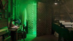 altText(Airbnb te invita a conocer la mansión embrujada de Beetlejuice)}