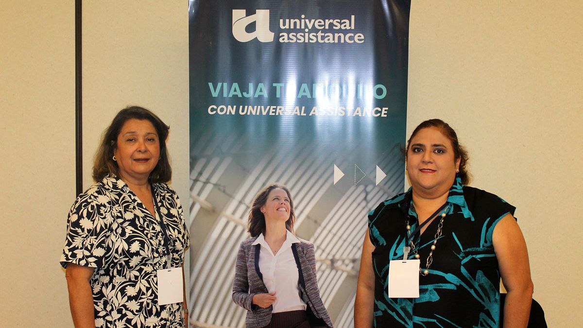 Josefina Hidalgo, representante de ventas de Universal Assistance, y Mariuxi Correa, gerente de producto. 