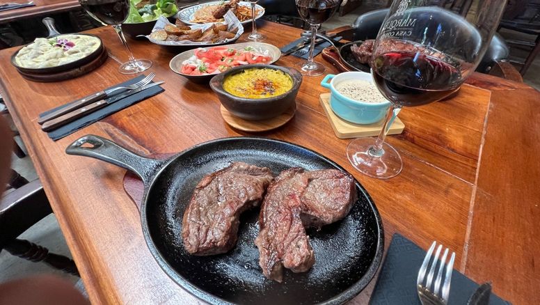 Sernatur: la gastronomía entre Osorno y San Juan de la Costa es mucho más que comida. Se trata de un viaje sensorial que sumerge al pasajero en la historia, la cultura y la pasión de esta fascinante región.