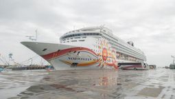 Turismo de cruceros: el Norwegian Sun en el puerto de Manta.