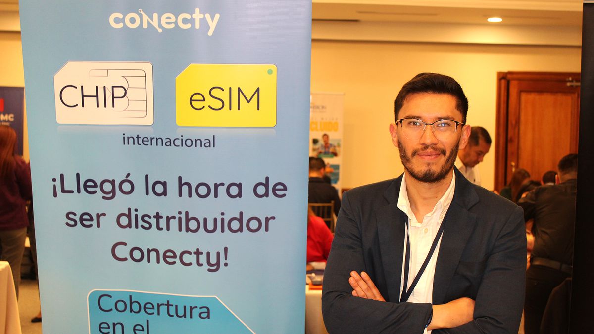 Jean Pierre Lafebre, asesor comercial de Conecty en Ecuador, compañía que ofrece chips de internet para viajes. - Ladevi Medios y Soluciones Jean Pierre Lafebre, asesor comercial de Conecty en Ecuador, compañía que ofrece chips de internet para viajes.
