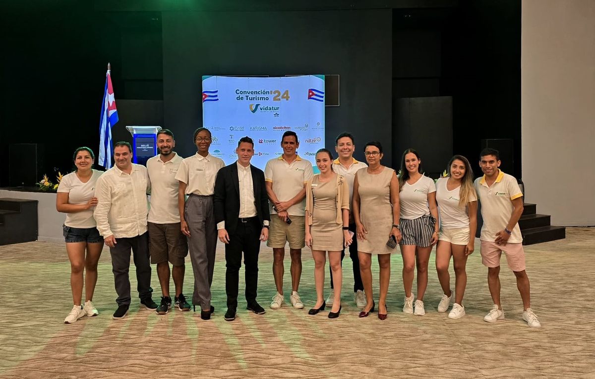Vidatur junto al equipo de Meliá Cuba a inicios de la 5ta Convención