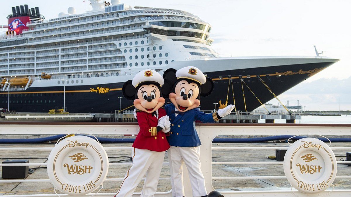 Disney Cruise Line celebra su 25° aniversario en alta mar