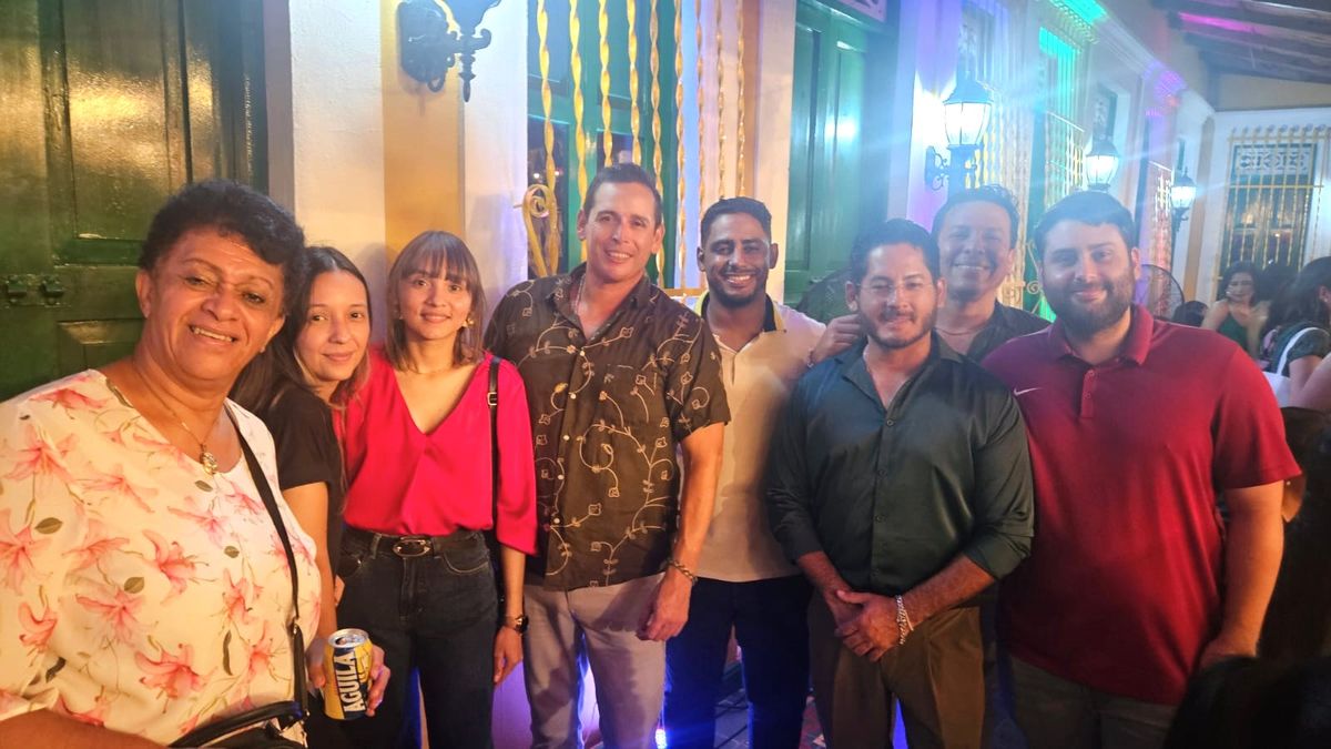 Agencias y operadores turísticos disfrutando del cierre de convención.