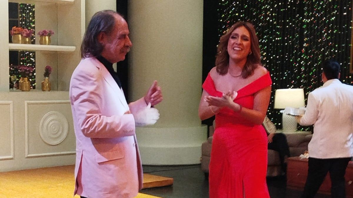 Miguel De La Cruz e Ingrid Del Busto celebrando en aniversario de Volando Viajes.