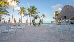 Puntacana Resort & Club se extiende en tres millas demagníficas playas y posee diversos espacios para celebrar bodas.