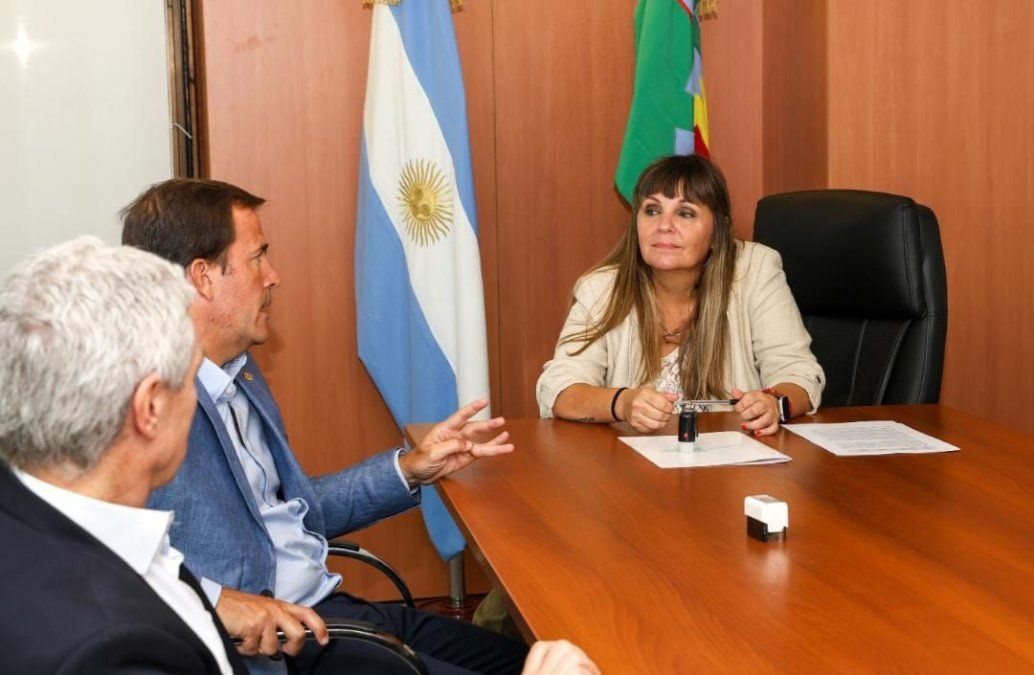 Soledad Martinez, subsecretaria de Turismo de la provincia de Buenos Aires, y Andrés Deyá presidente de la Faevyt, rubricaron la adhesión al Registro Nacional de Agentes de Viajes.
