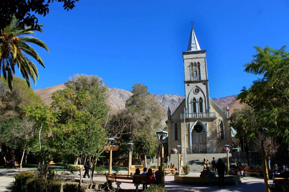Desde los $23.000 en La Serena se puede disfrutar de catas de pisco, conocer la magia del Valle del Elqui o navegar entre delfines por la Reserva Nacional Pingüino de Humboldt.&nbsp;