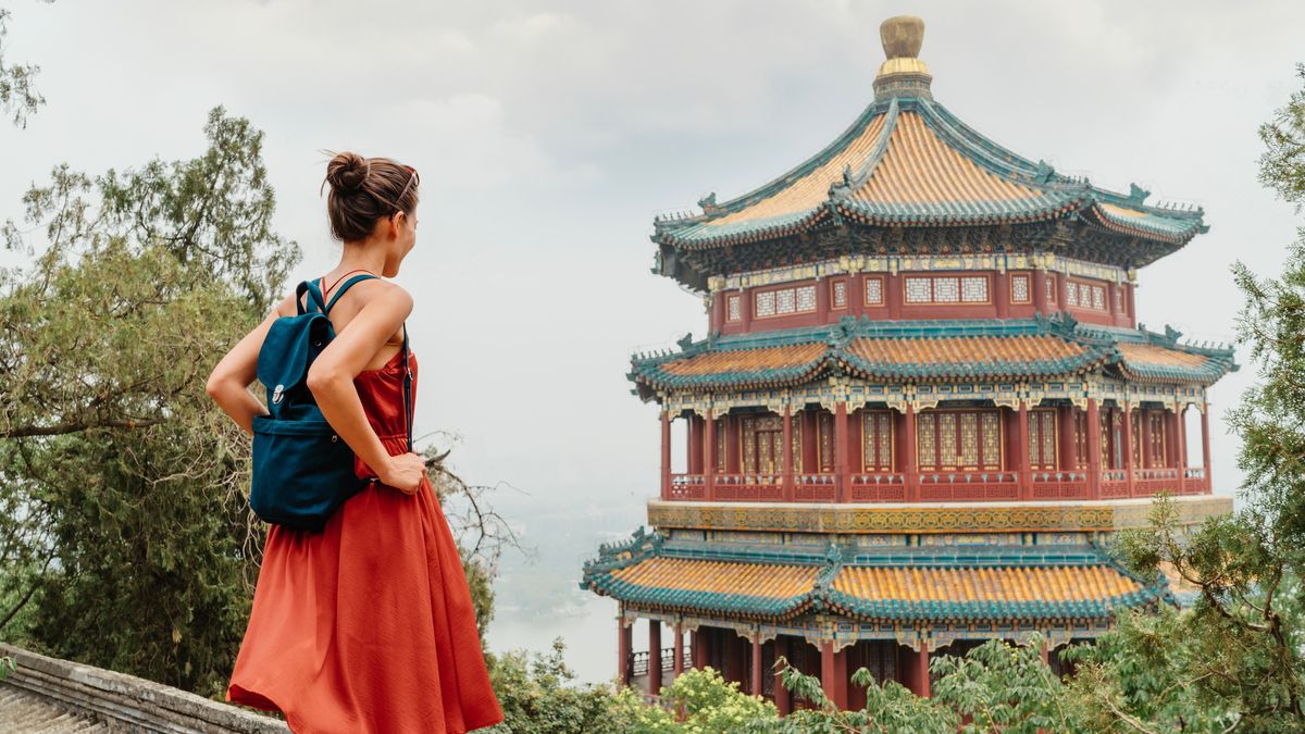 Viajar a China es adentrarse en una civilización milenaria llena de contrastes, paisajes imponentes y experiencias inolvidables.